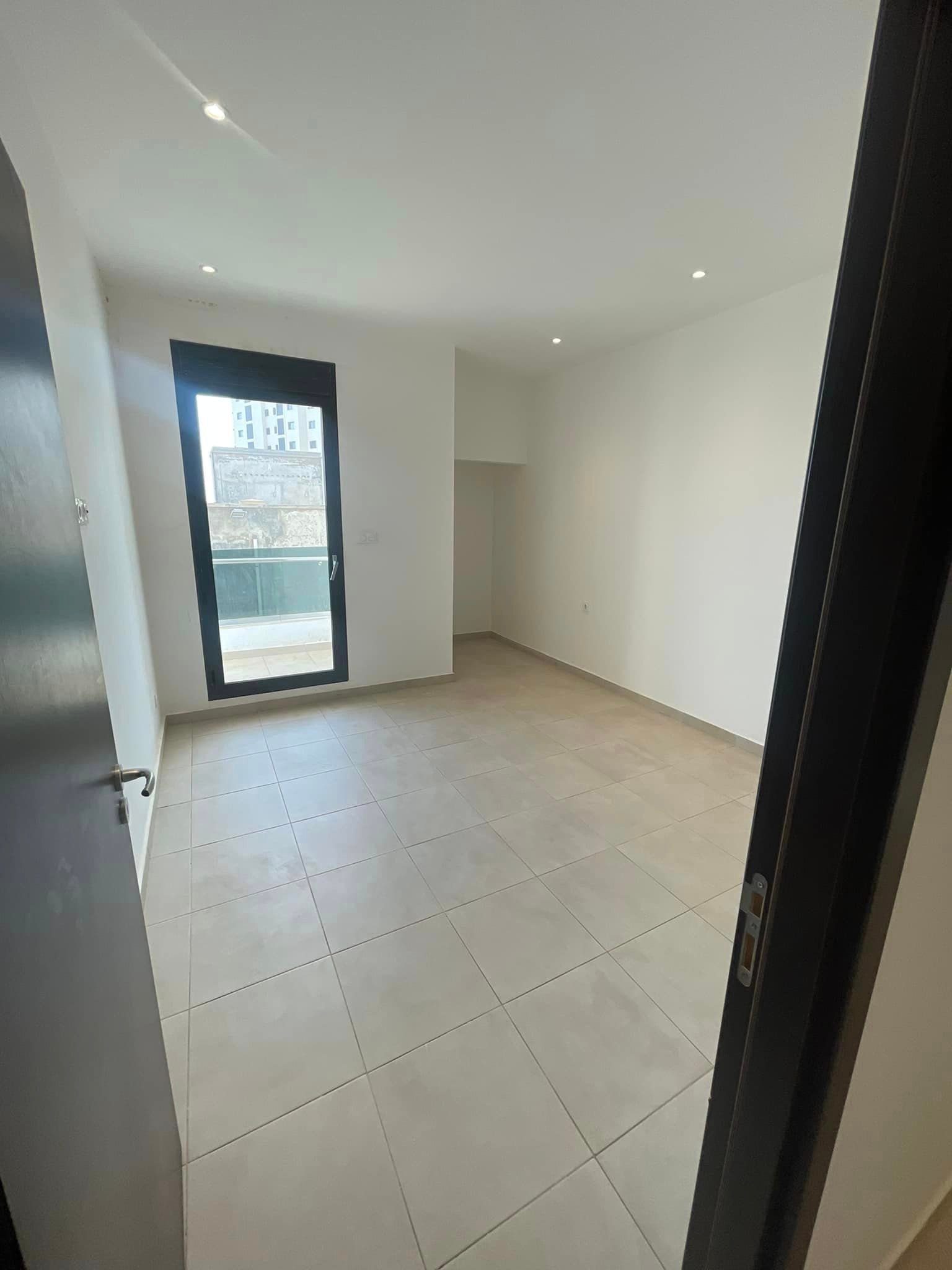 Appartement F4 à vendre -Usto-Oran avec terrasse