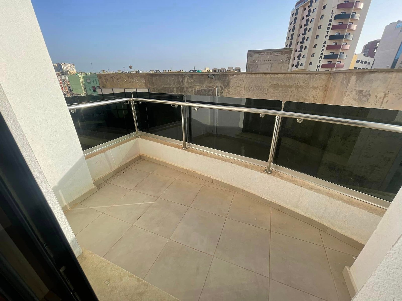 Appartement F4 à vendre -Usto-Oran avec terrasse