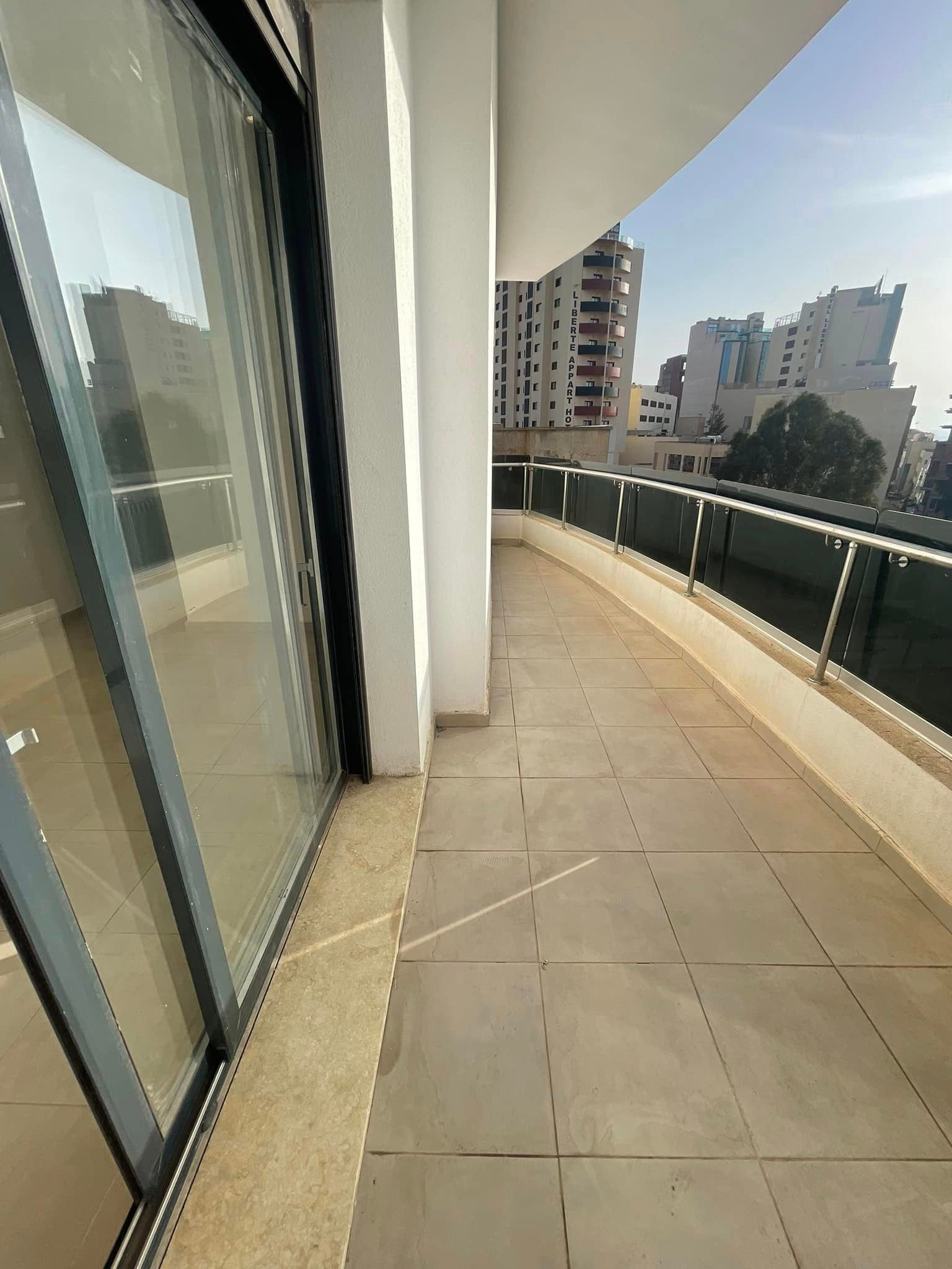 Appartement F4 à vendre -Usto-Oran avec terrasse