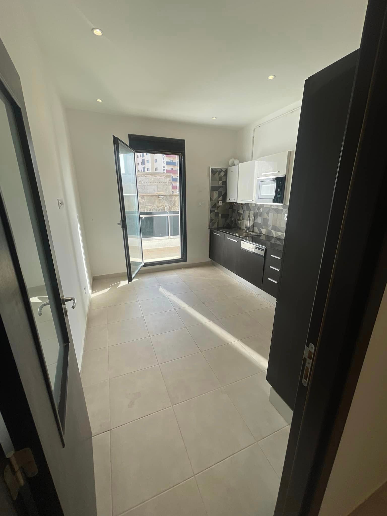 Appartement F4 à vendre -Usto-Oran avec terrasse