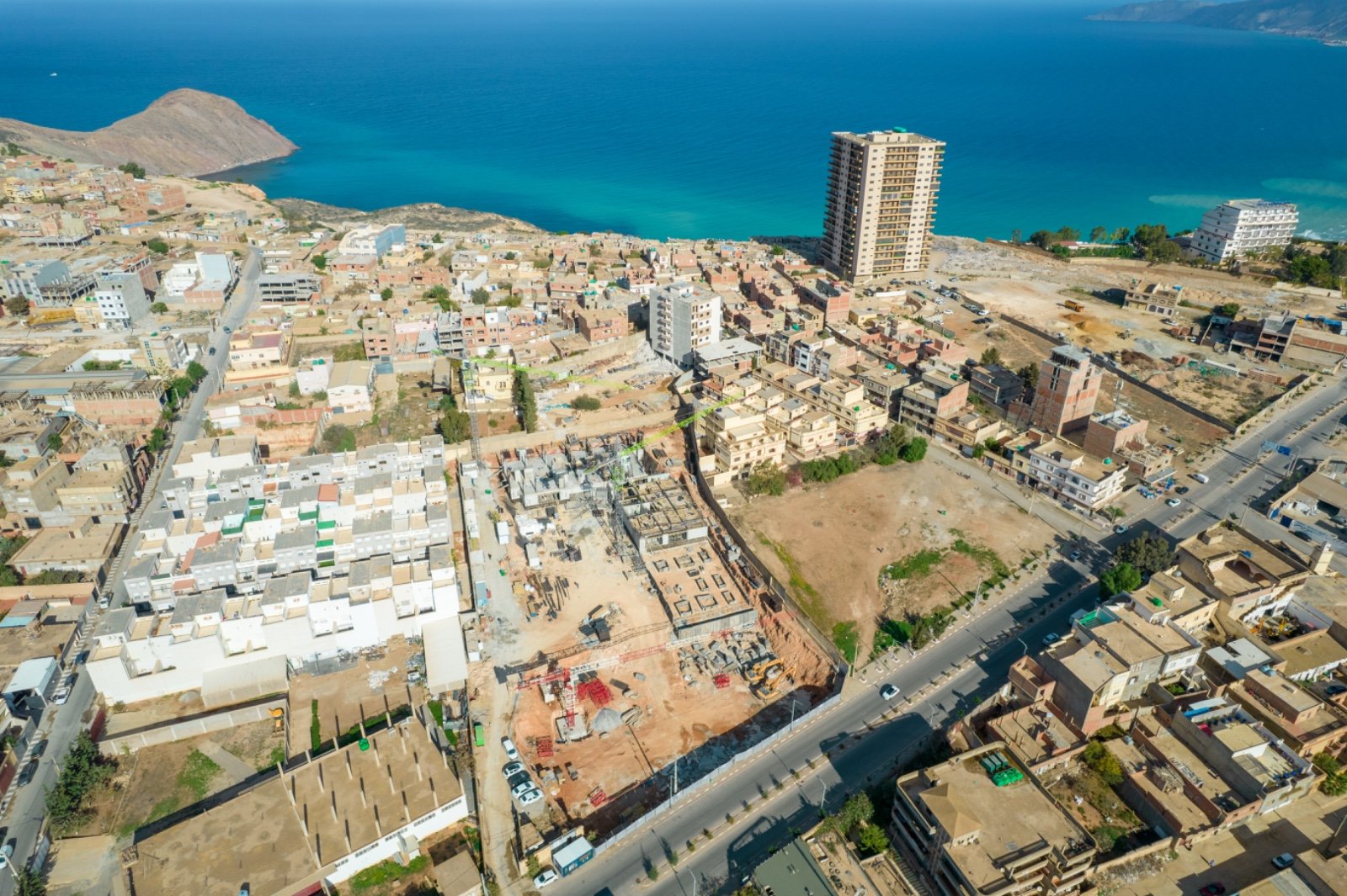 Appartement T3 à vendre -Belgaid-Oran avec jardin