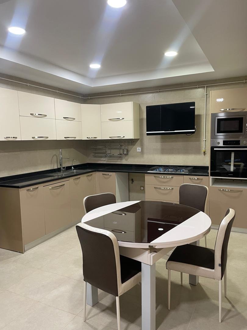 Appartement F4 à vendre - Rue Ikhlef-Serir Mohammed - Oran avec vue sur mer