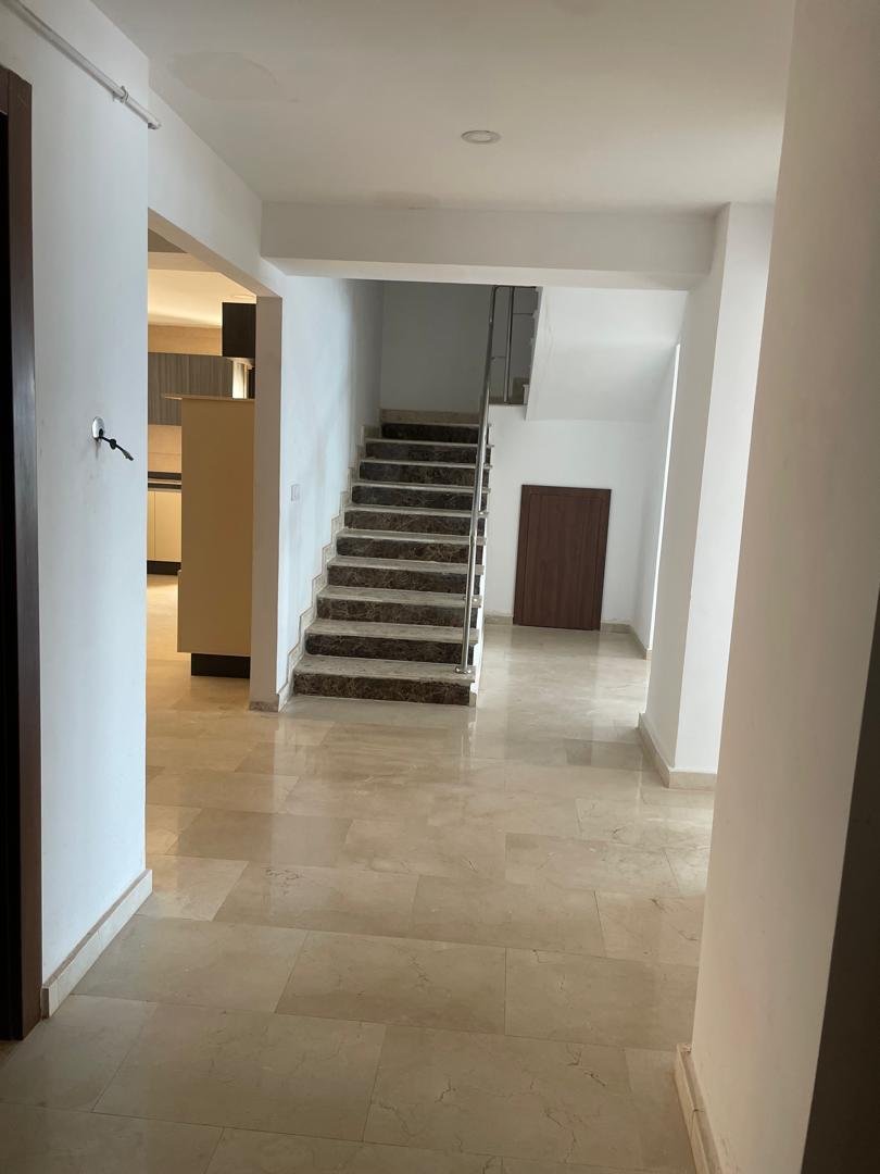Appartement F5 à vendre - Rue Ikhlef-Serir Mohammed - Oran avec vue sur mer