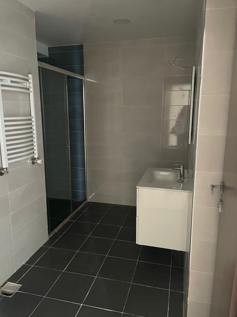 Appartement F5 à vendre - Rue Ikhlef-Serir Mohammed - Oran avec vue sur mer