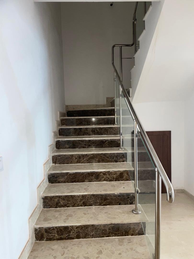 Appartement F5 à vendre - Rue Ikhlef-Serir Mohammed - Oran avec vue sur mer
