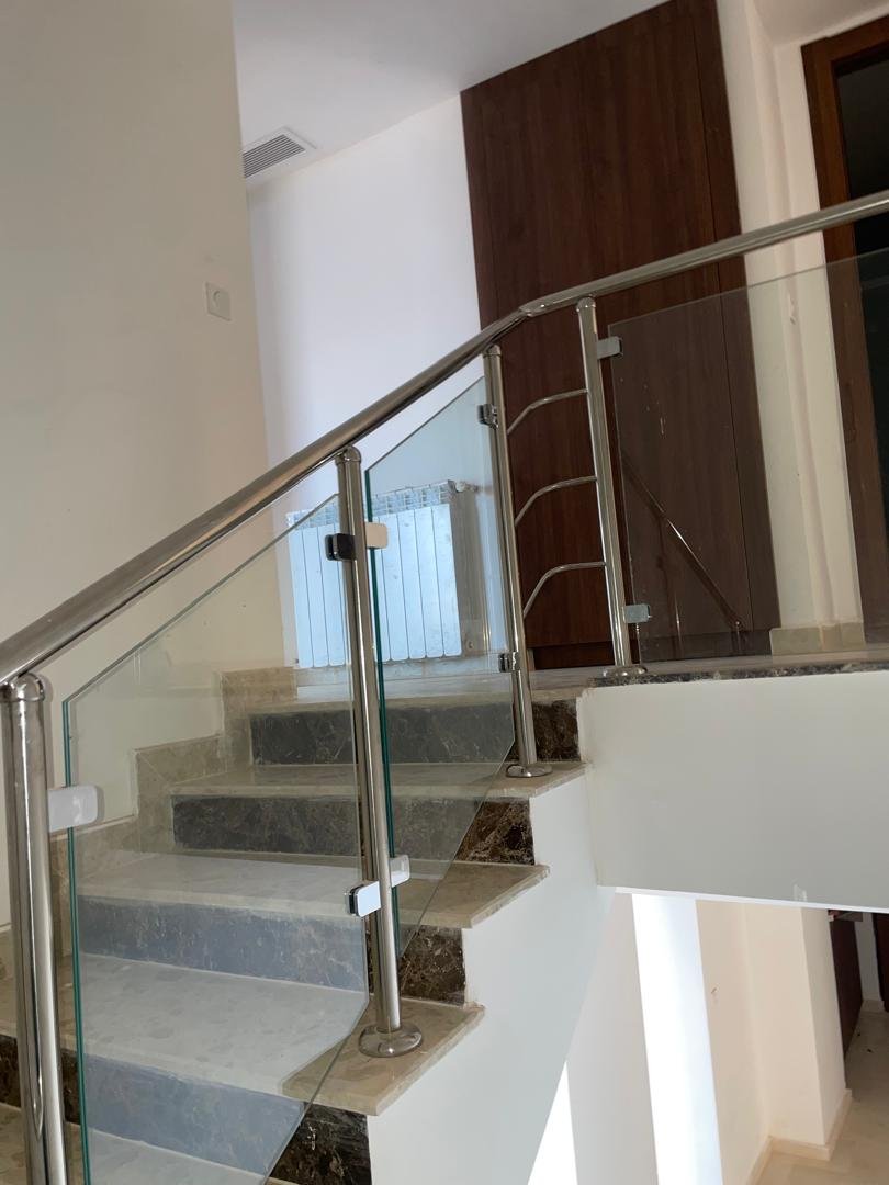 Appartement F5 à vendre - Rue Ikhlef-Serir Mohammed - Oran avec vue sur mer