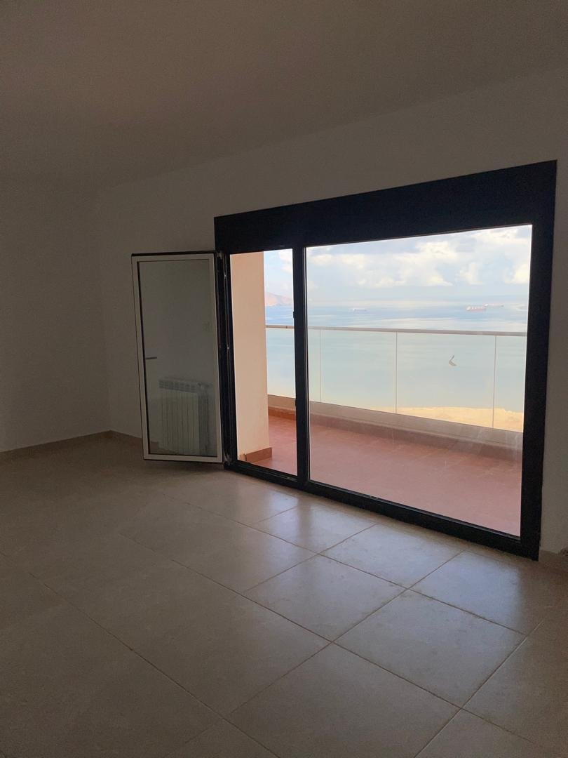 Appartement F5 à vendre - Rue Ikhlef-Serir Mohammed - Oran avec vue sur mer