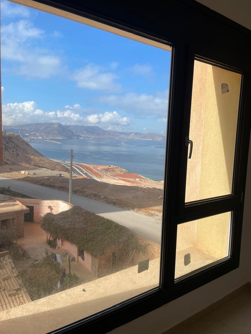 Appartement F5 à vendre - Rue Ikhlef-Serir Mohammed - Oran avec vue sur mer
