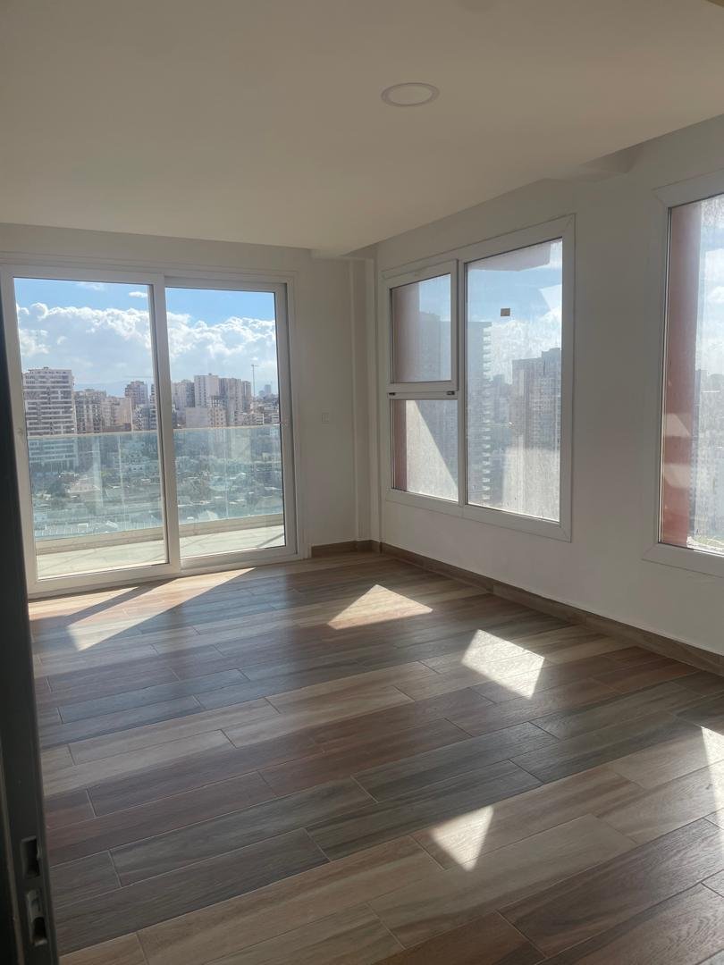Appartement F6 à vendre - Les Falaise - Oran avec vue sur mer