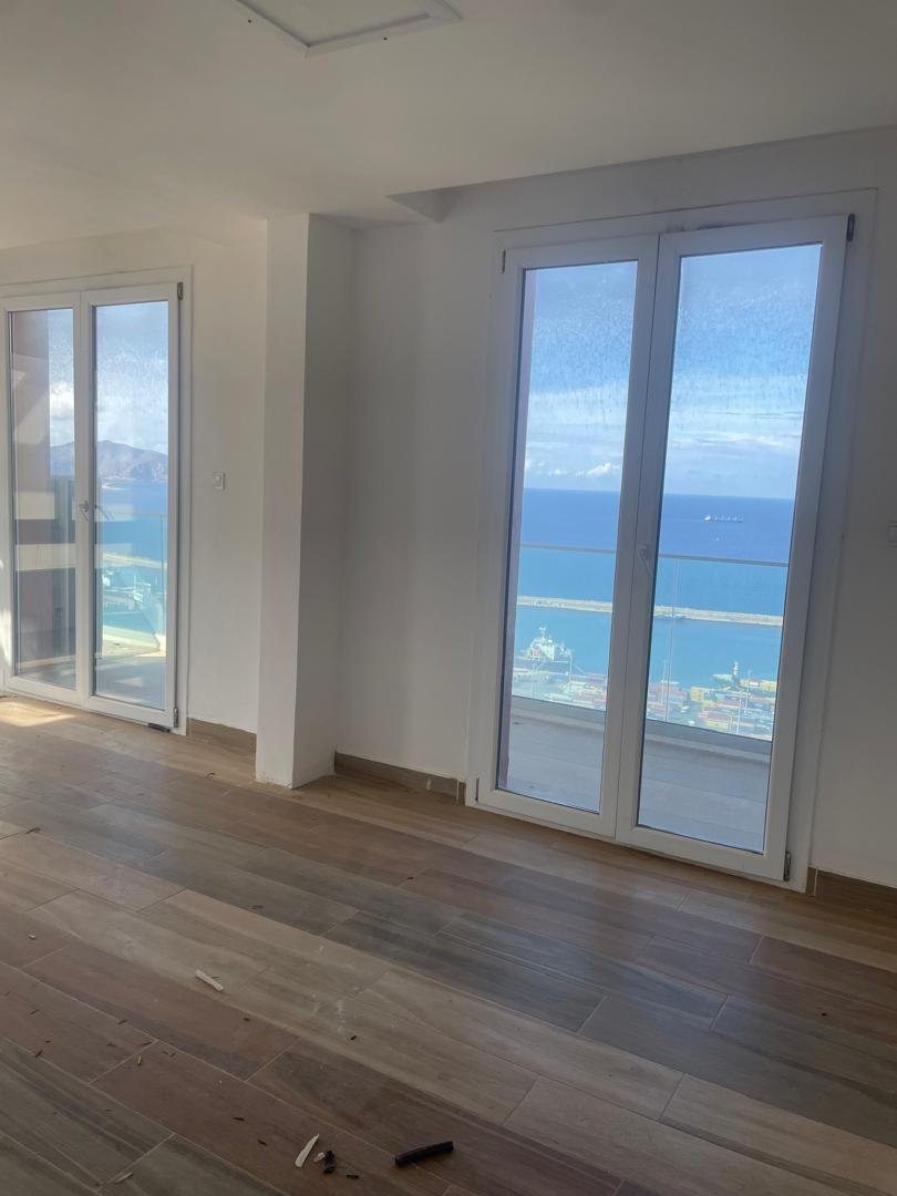 Appartement F6 à vendre - Les Falaise - Oran avec vue sur mer