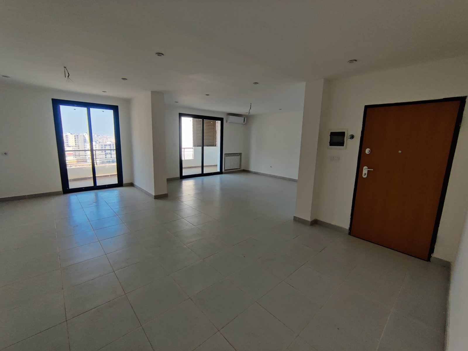 Appartement F3 à vendre - Boulverd Des Lions- Oran avec vue panoramique