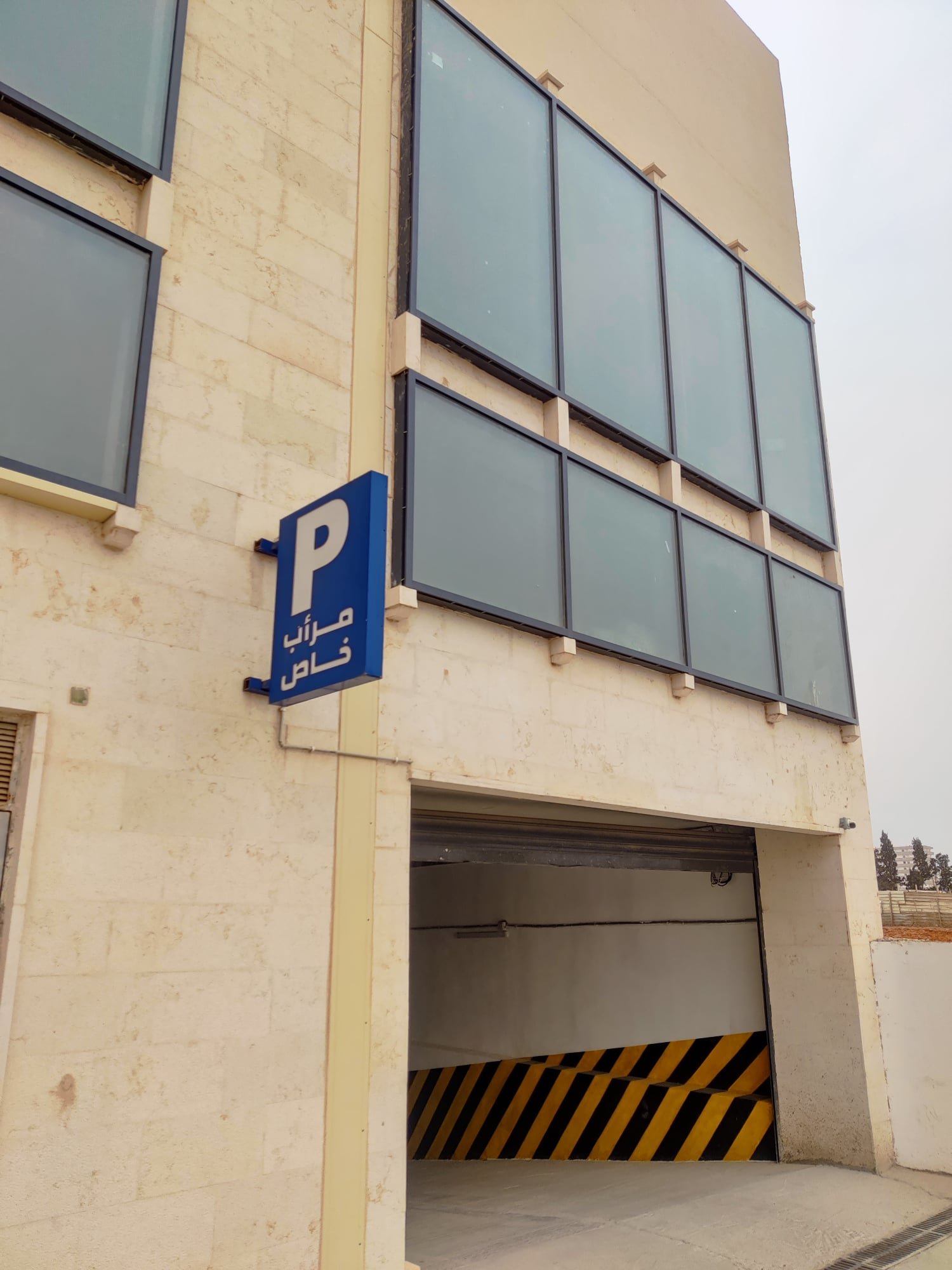 Appartement F4 à vendre - Boulverd Des Lions-Oran avec vue panoramique
