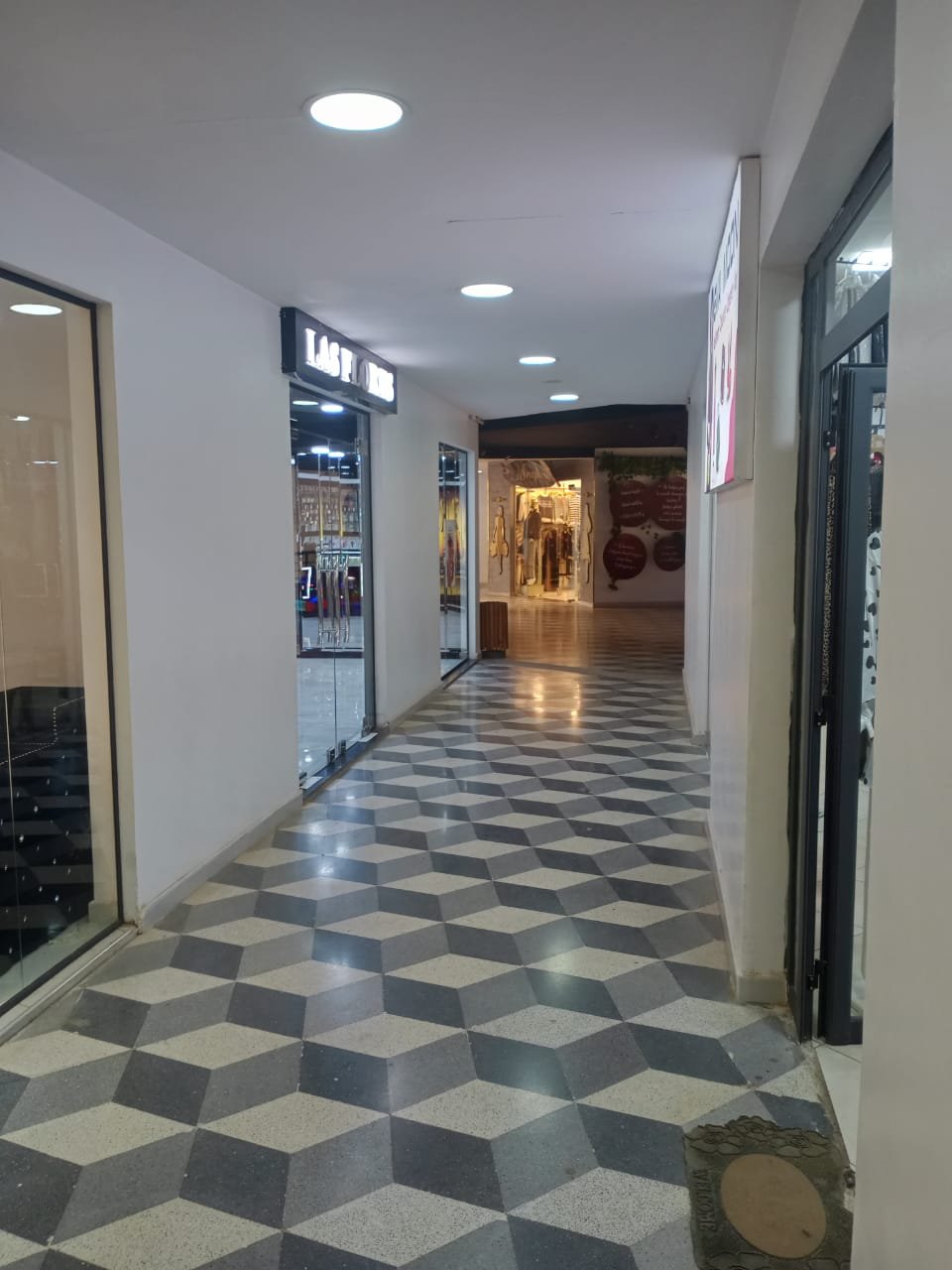 Local commercial à louer -Boulvard Des Lions-Oran