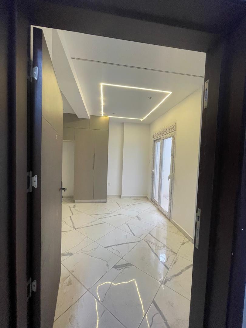 Appartement F4 à vendre - Fernand Ville - Oran avec vue sur mer