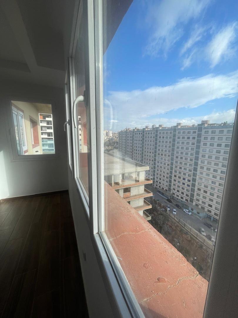 Appartement F4 à vendre - Pont Zabana - Oran avec vue sur mer