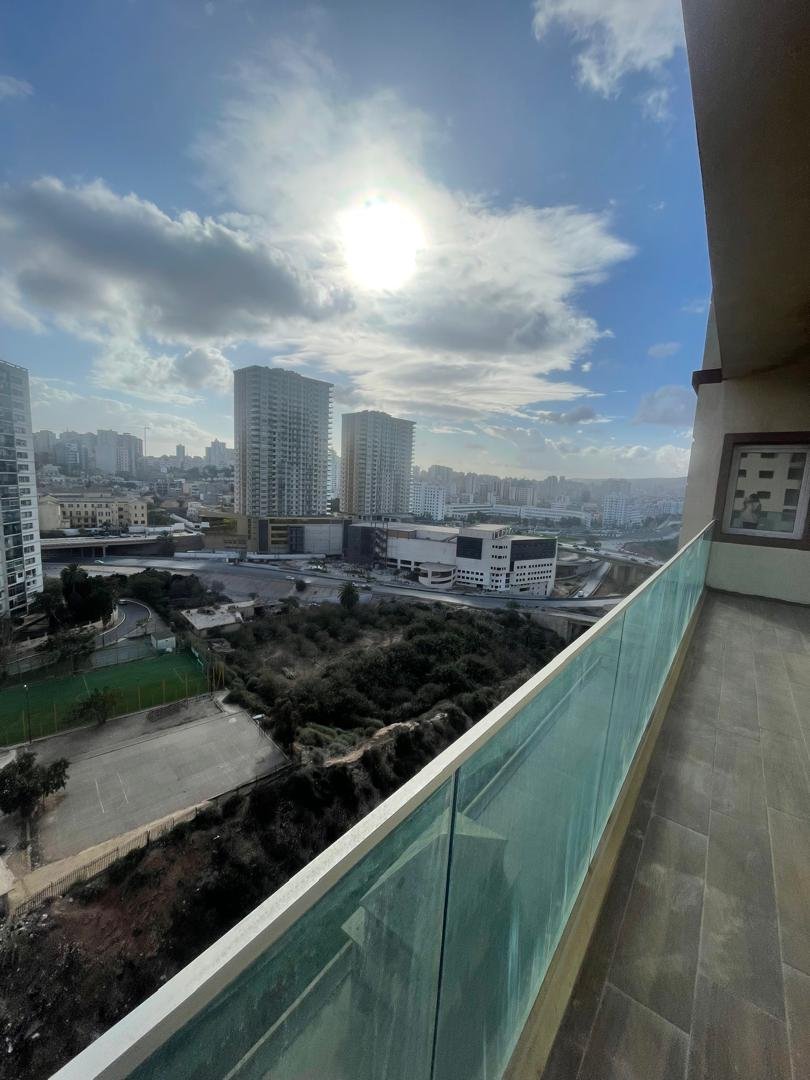Appartement F4 à vendre - Pont Zabana - Oran avec vue sur mer