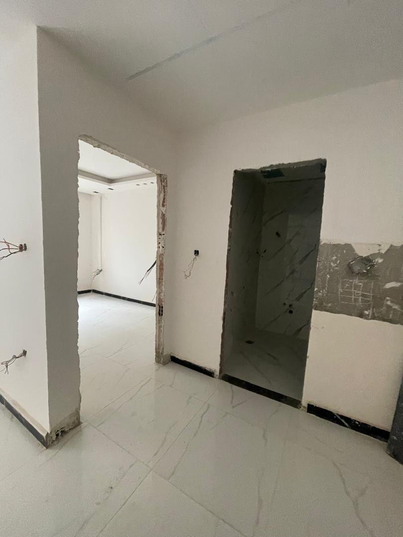 Appartement F2 48, à vendre à Boulverd Des Lions Golf - Oran avec jardin