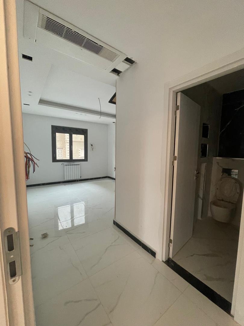 Appartement F3 106, à vendre - Boulverd Des Lions - Oran avec jardin