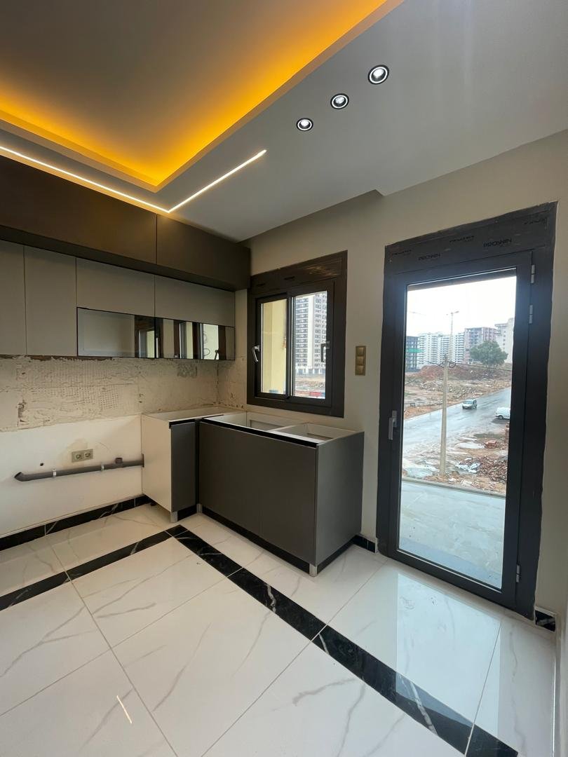 Appartement F3 106, à vendre - Boulverd Des Lions - Oran avec jardin