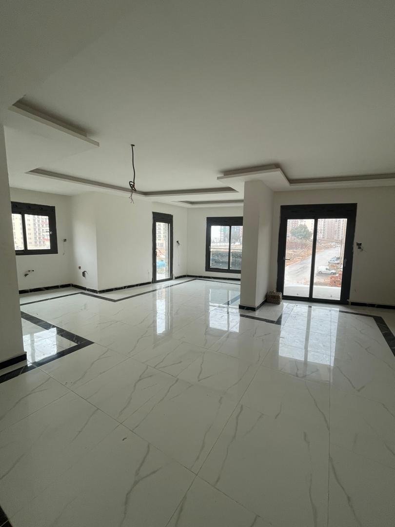 Appartement F4 129, à vendre - Boulverd Des Lions - Oran avec jardin