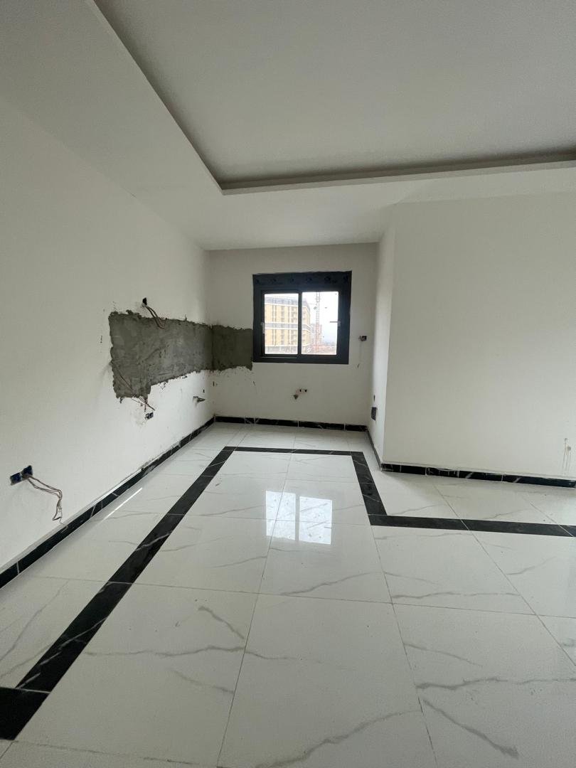 Appartement F4 129, à vendre - Boulverd Des Lions - Oran avec jardin