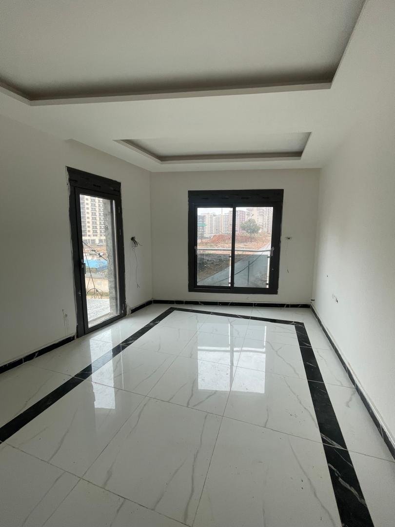 Appartement F4 129, à vendre - Boulverd Des Lions - Oran avec jardin