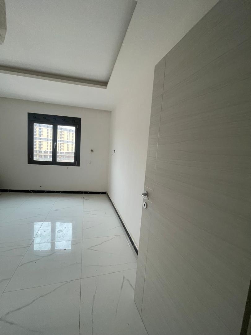 Appartement F4 129, à vendre - Boulverd Des Lions - Oran avec jardin