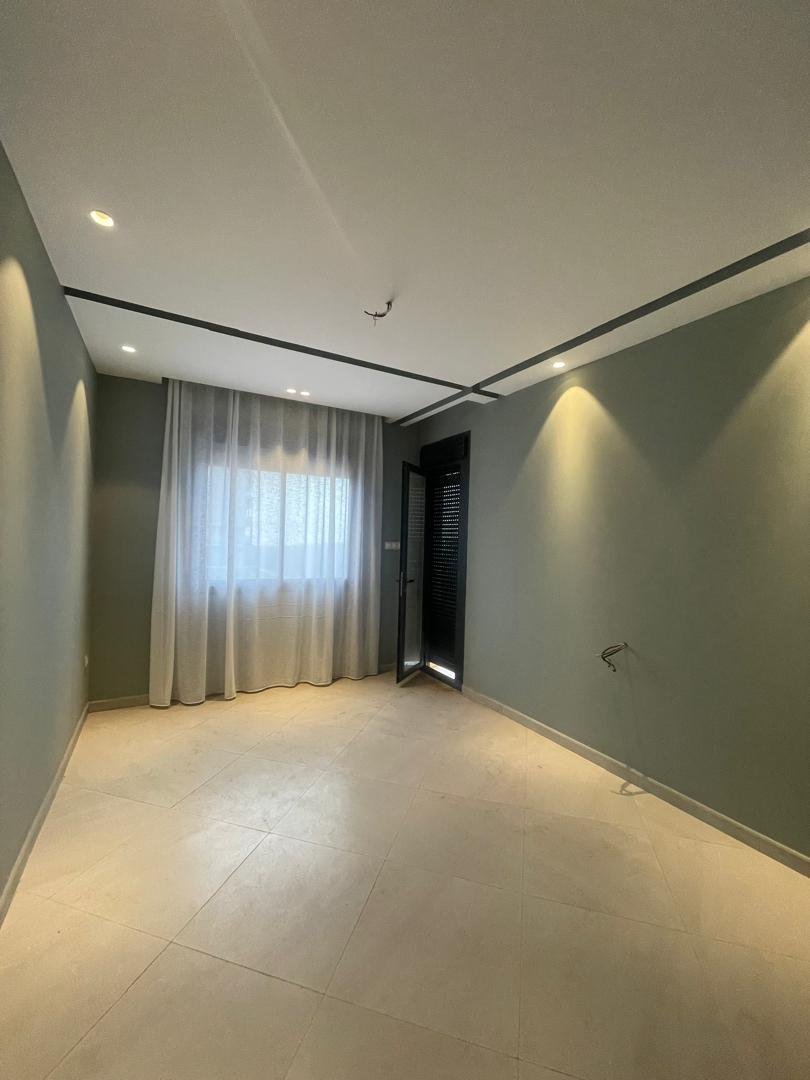 Appartement F4 127, à vendre - Canastel - Oran avec piscine