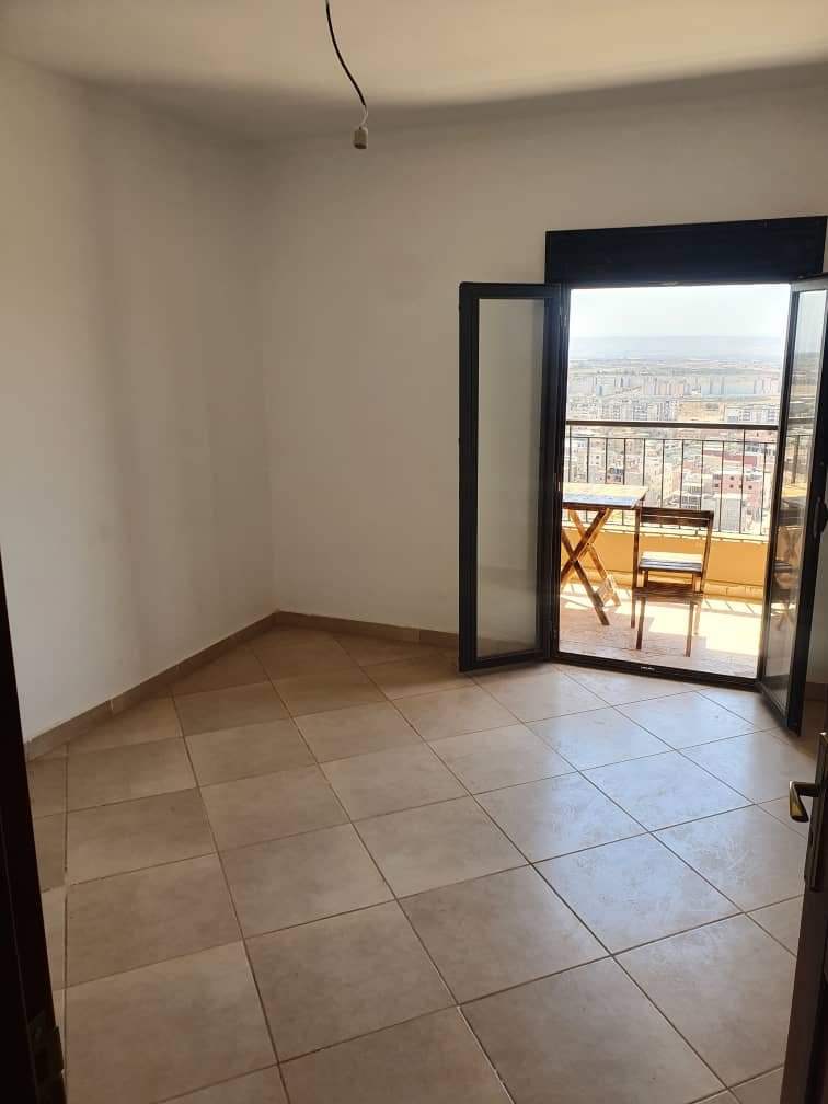 Appartement T3 à vendre à Belgaid, Oran avec vue panoramique