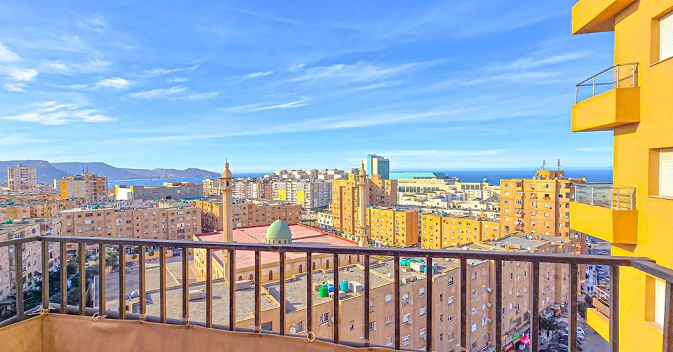 Appartement F3 à vendre - Akid Lotfi - Oran avec vue sur mer