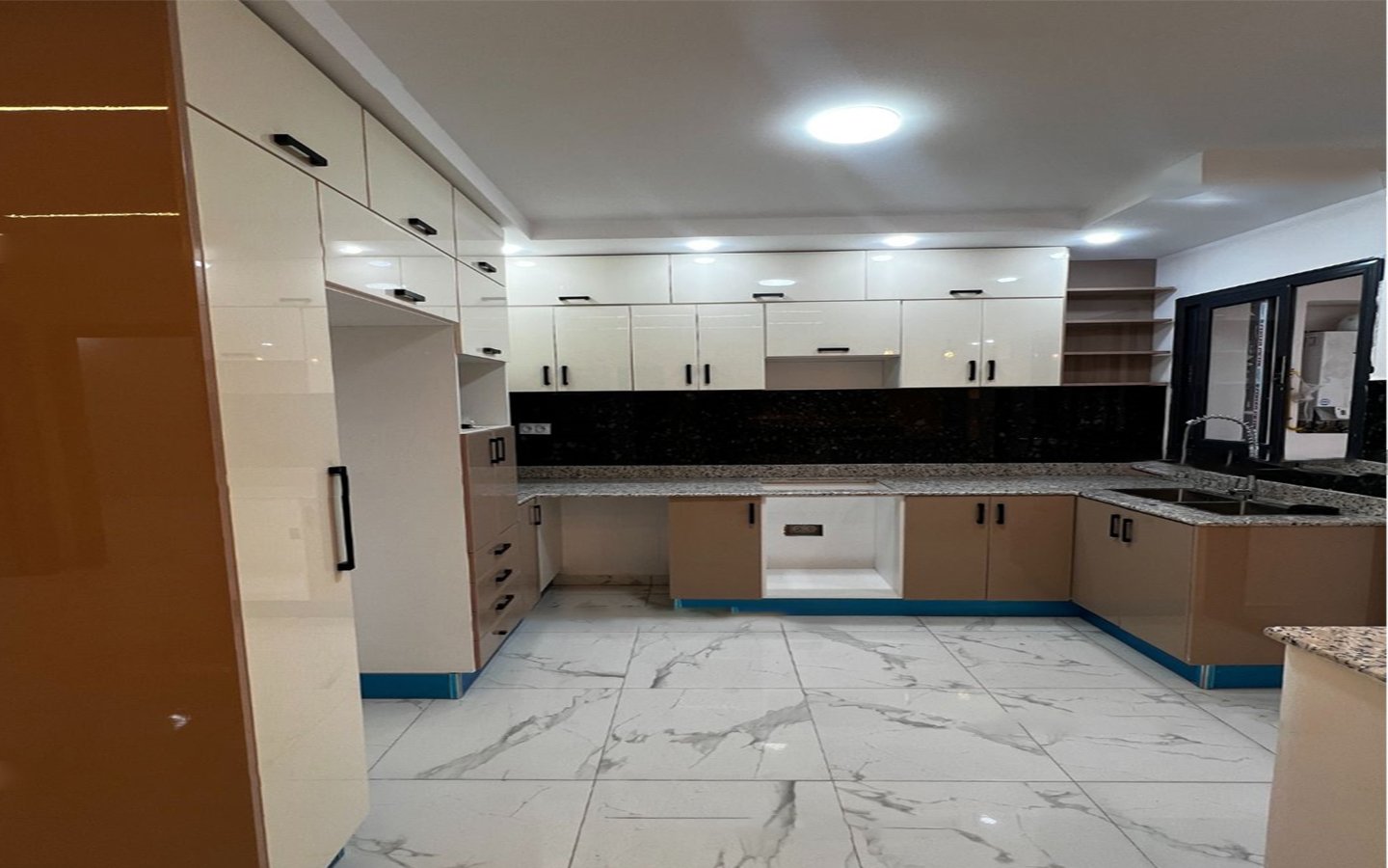Appartement F4 à vendre -Fernand Ville-Oran