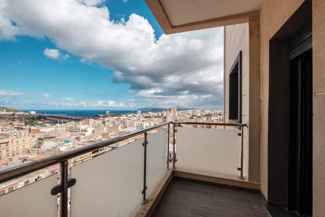 Appartement F3 à vendre - Choupot-Oran avec vue panoramique