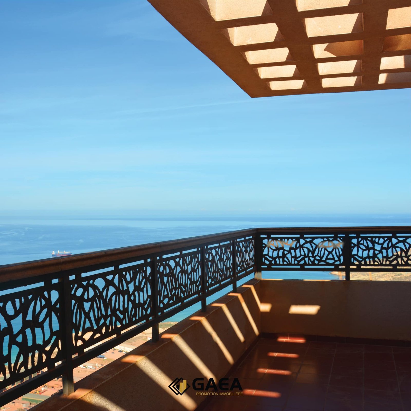 Appartement F4 à vendre - Frange Maritime-Oran avec vue sur mer