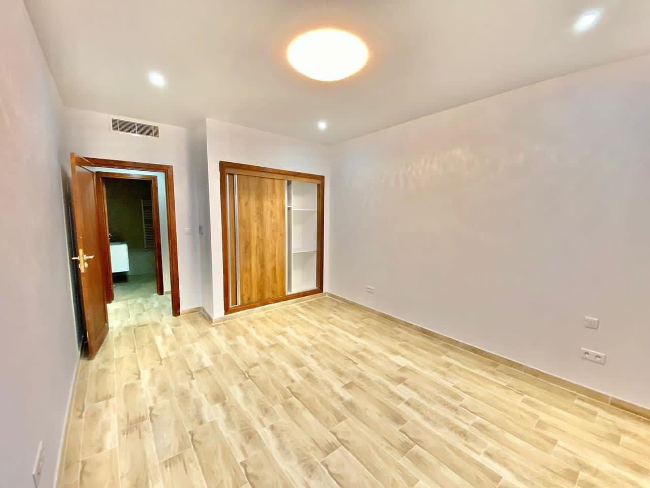 Appartement F4 à vendre - Frange Maritime-Oran avec vue sur mer