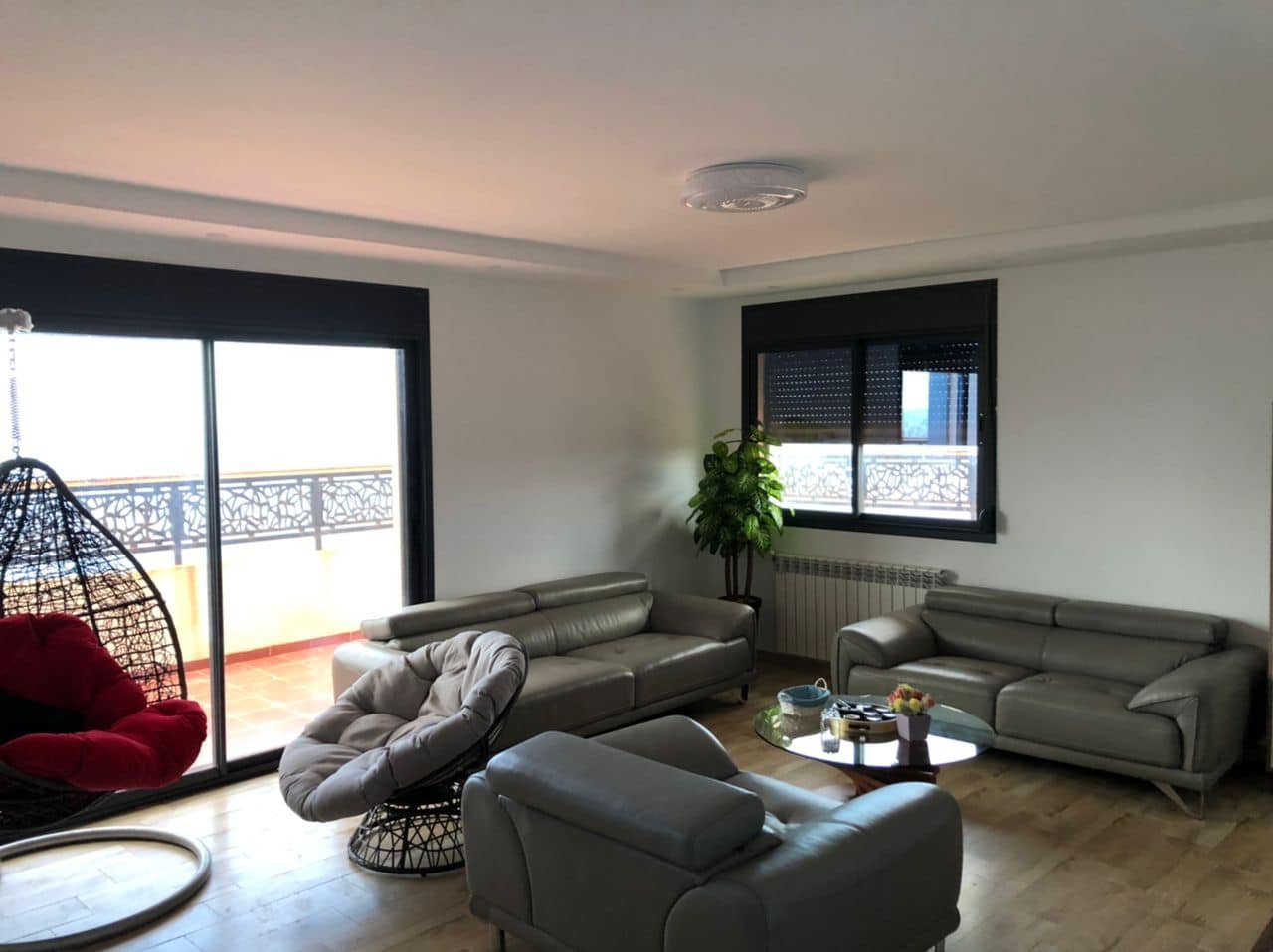 Appartement F4 à vendre - Frange Maritime-Oran avec vue sur mer
