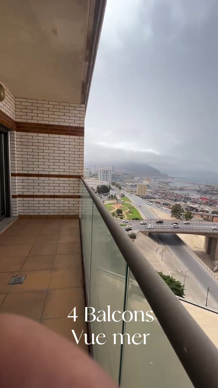 Appartement Duplex à vendre - Centre Ville -Oran avec vue sur mer