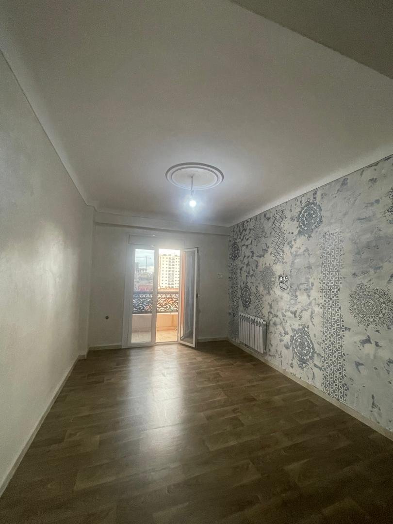 Appartement T3 à vendre - Fernand Ville - Oran avec vue sur mer