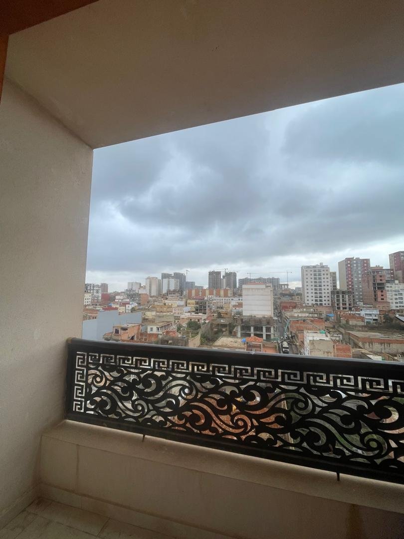 Appartement T3 à vendre - Fernand Ville - Oran avec vue sur mer