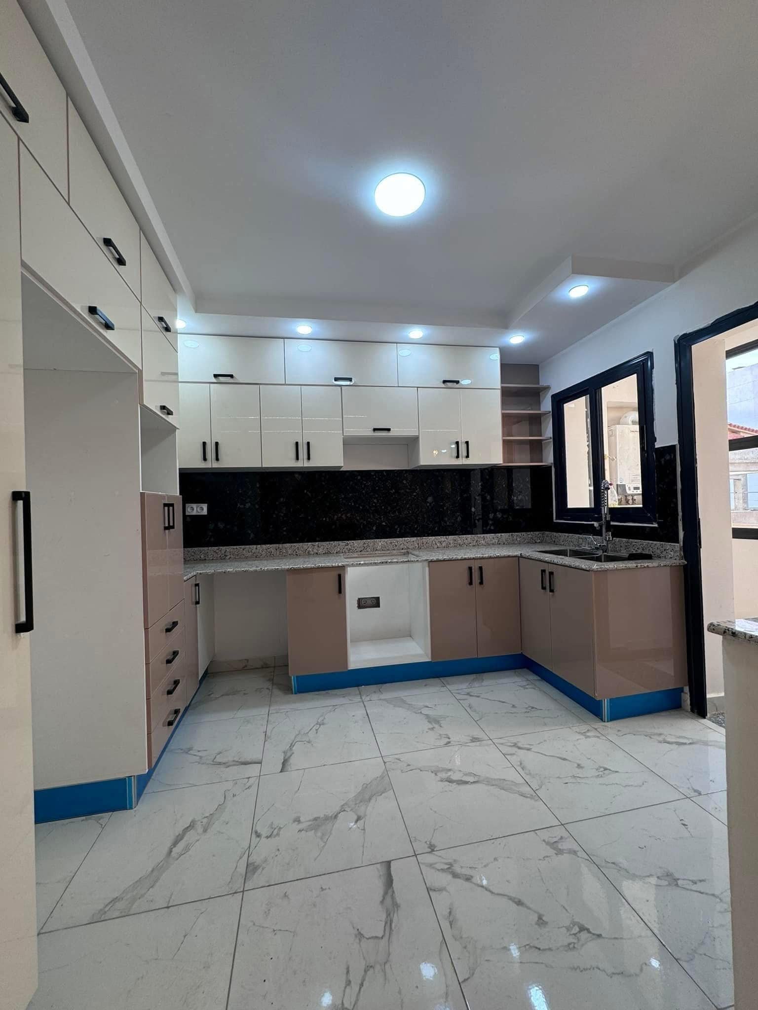 Appartement F4 à vendre - Fernand Ville - Oran avec terrasse