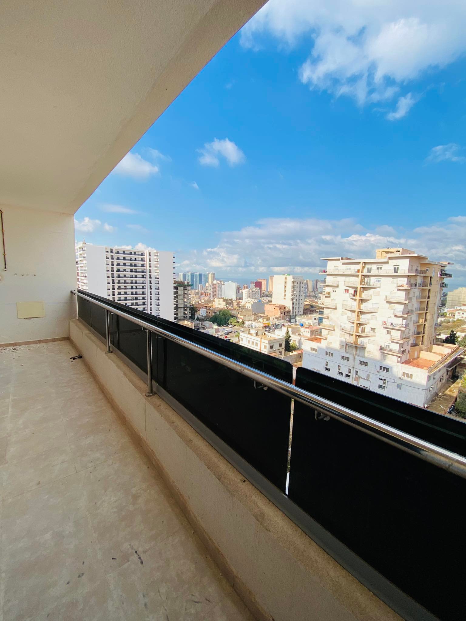 Appartement F4 à vendre - Point Du Jour - Oran avec vue panoramique