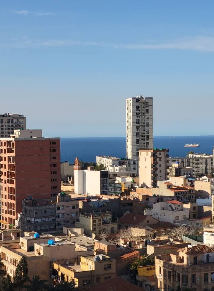 Appartement T6 à vendre - Gambetta- Oran avec terrasse
