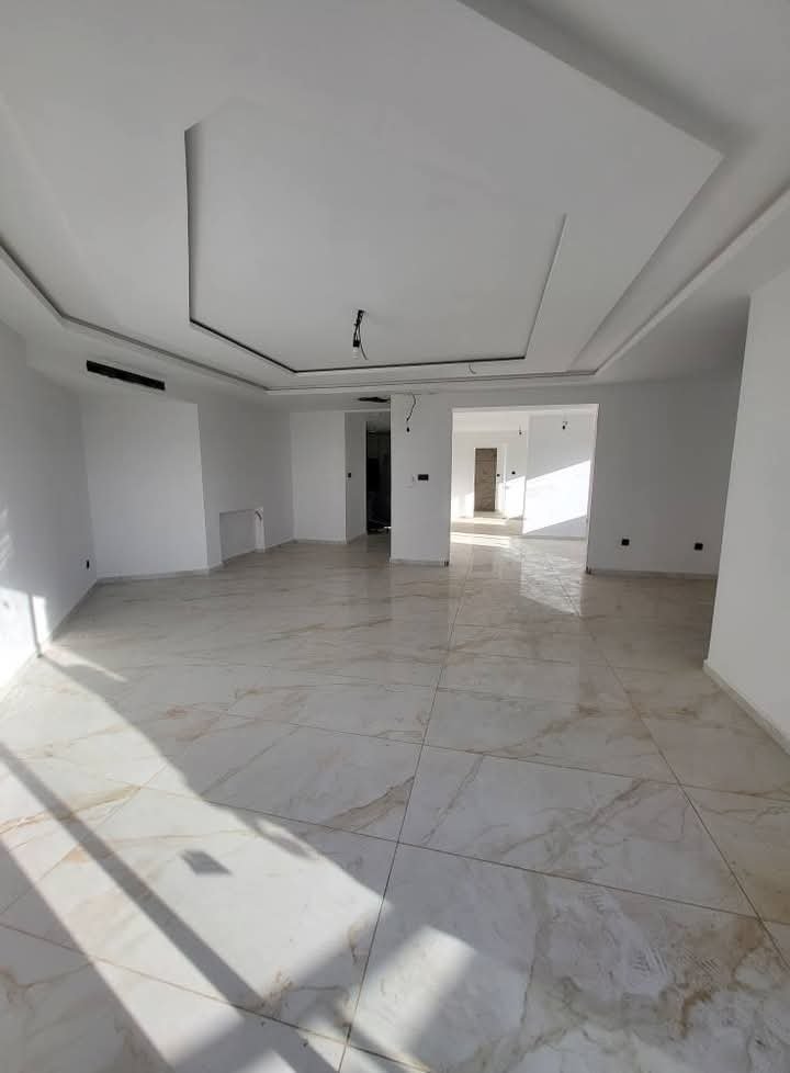 Appartement T6 à vendre - Gambetta- Oran avec terrasse