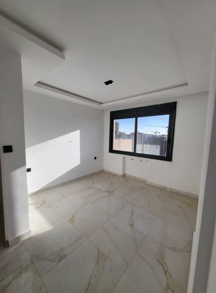 Appartement T6 à vendre - Gambetta- Oran avec terrasse
