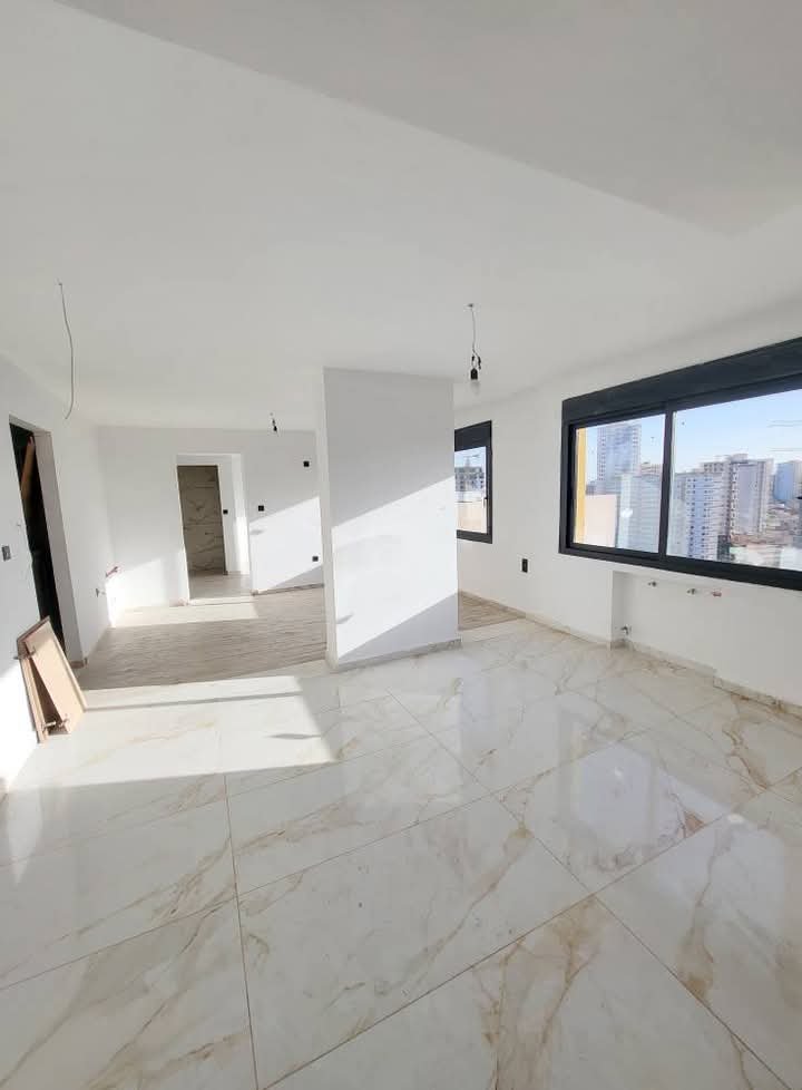 Appartement T6 à vendre - Gambetta- Oran avec terrasse