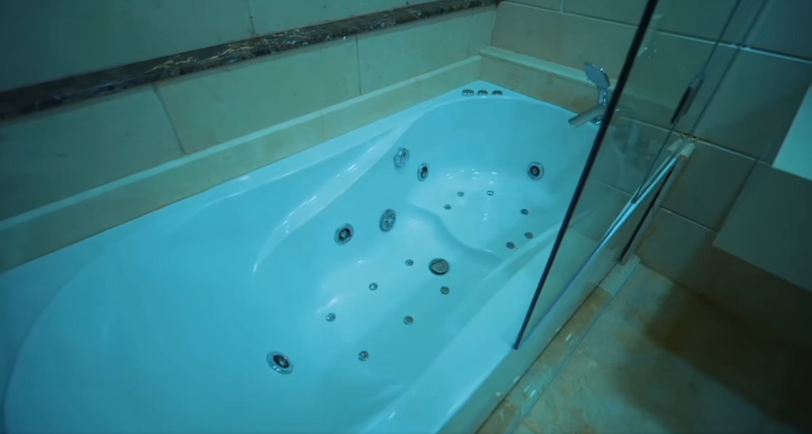 Appartement Duplex à vendre - Les Falaises-Oran avec piscine