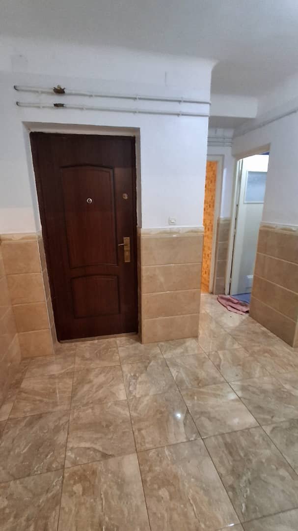 Appartement F3 à vendre - Boulverd Des Lions- Oran