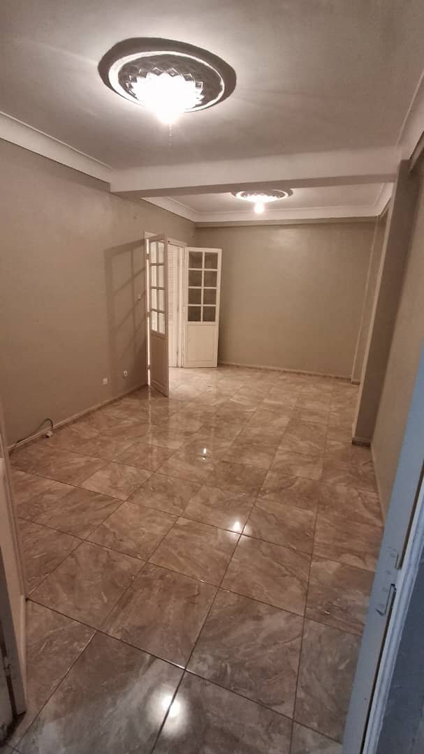 Appartement F3 à vendre - Boulverd Des Lions- Oran