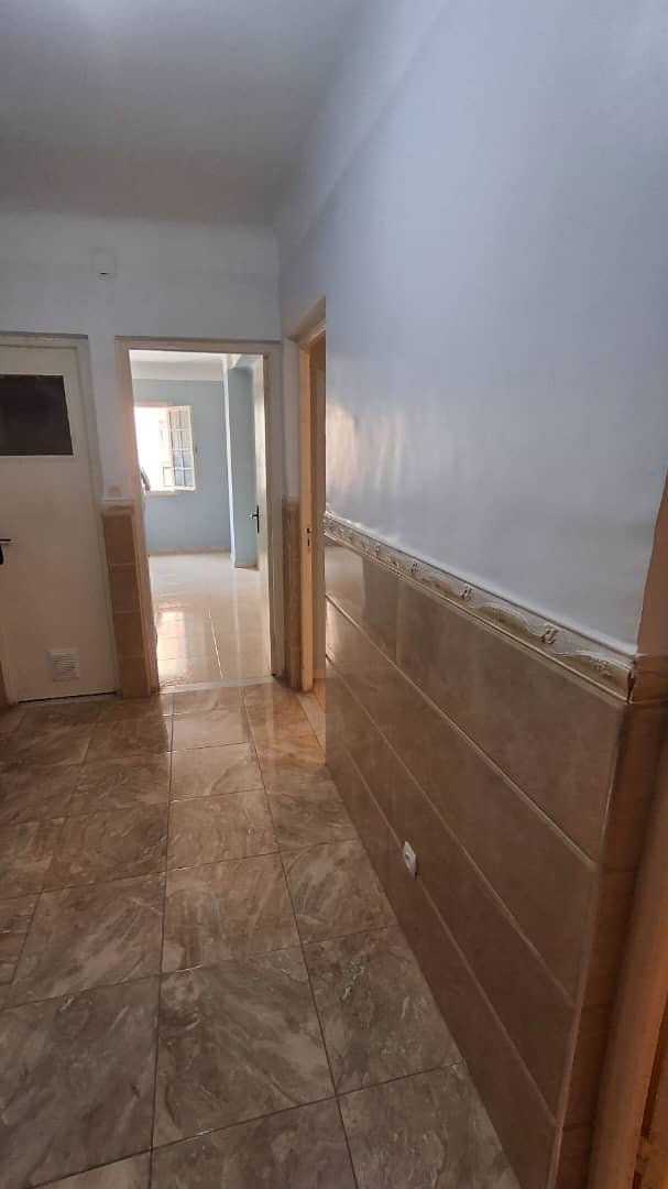 Appartement F3 à vendre - Boulverd Des Lions- Oran
