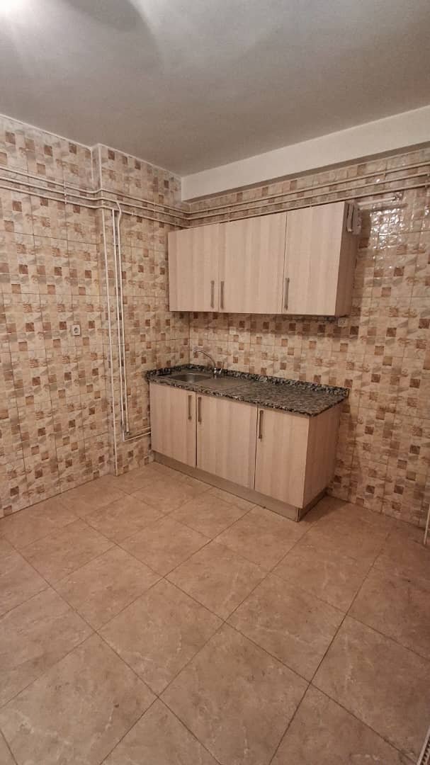 Appartement F3 à vendre - Boulverd Des Lions- Oran