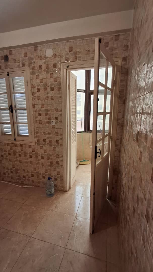 Appartement F3 à vendre - Boulverd Des Lions- Oran